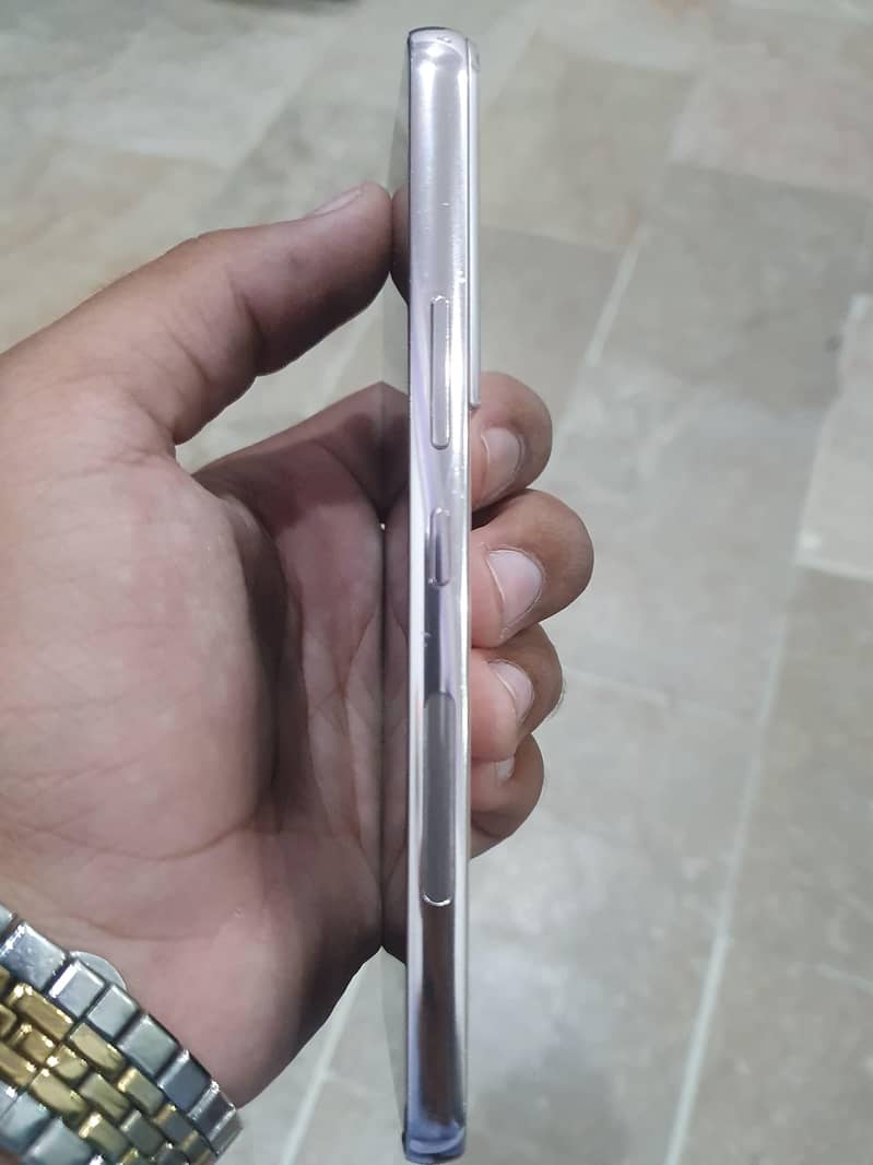 Samsung Mobile S22 5