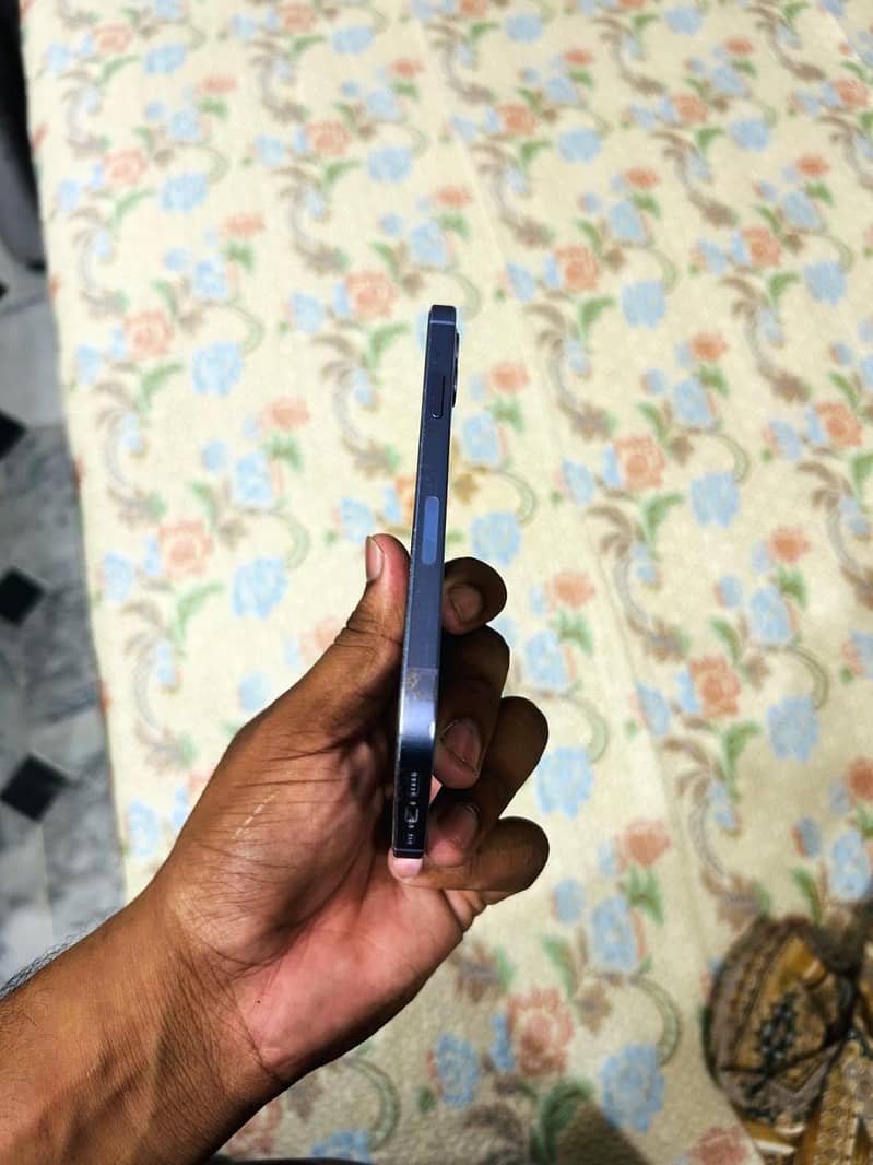 Apple iPhone 12 2