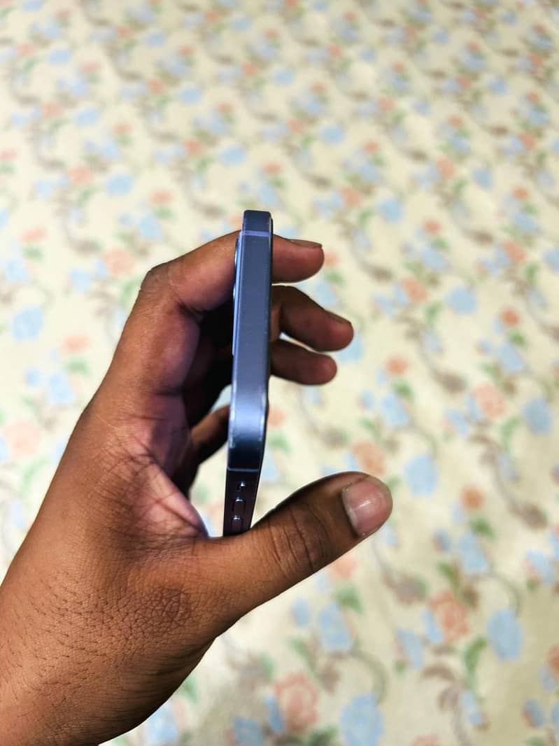 Apple iPhone 12 6