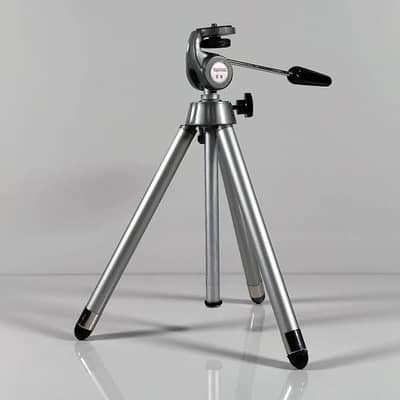 Topman E8 Camera Tripod Stand with Pouch (Excellent Condition) Japani