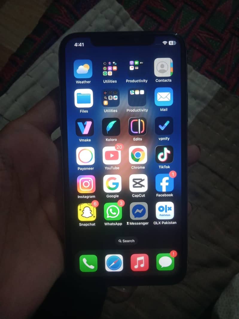 Apple iPhone X 4