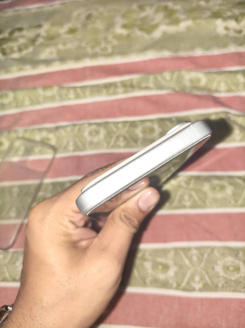 Apple iPhone 17 Pro Max 4