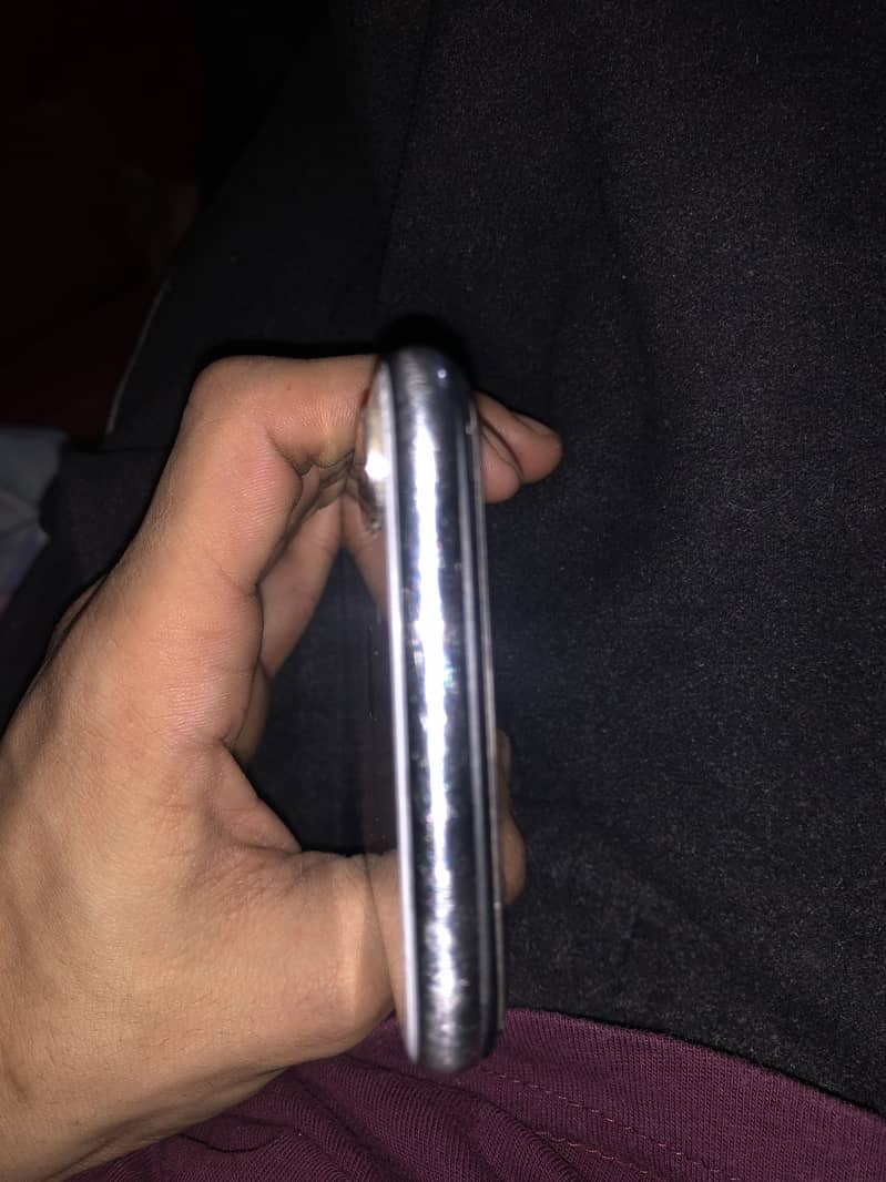 Apple iPhone X 3