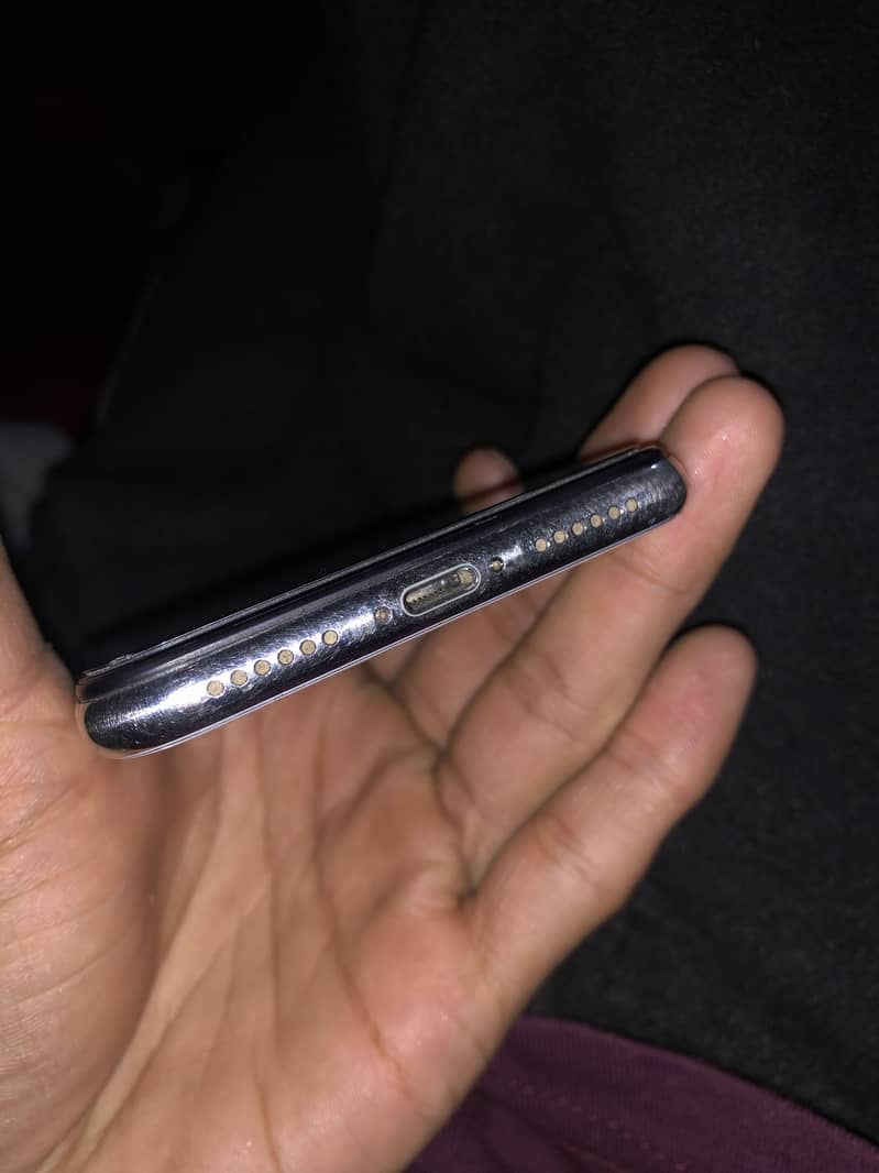 Apple iPhone X 4
