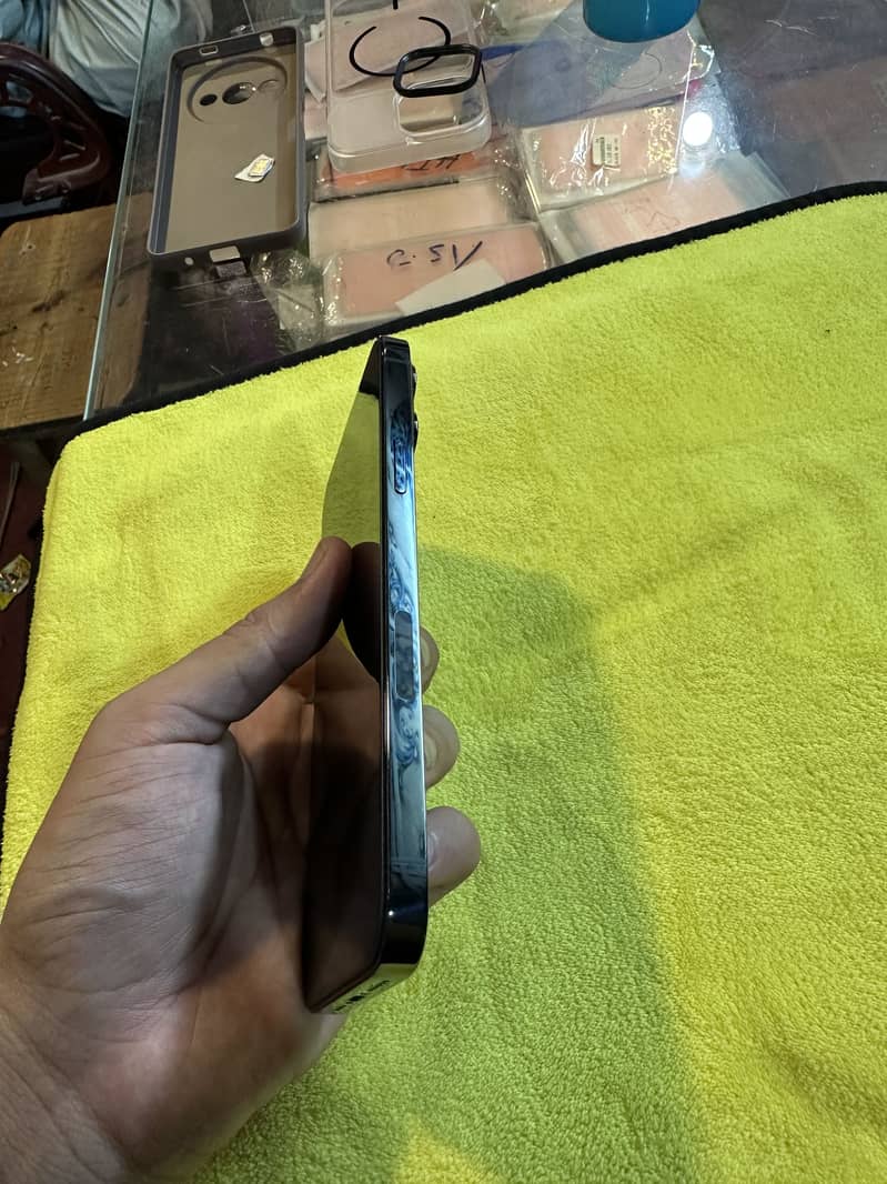 Apple iPhone 13 Pro Max 1