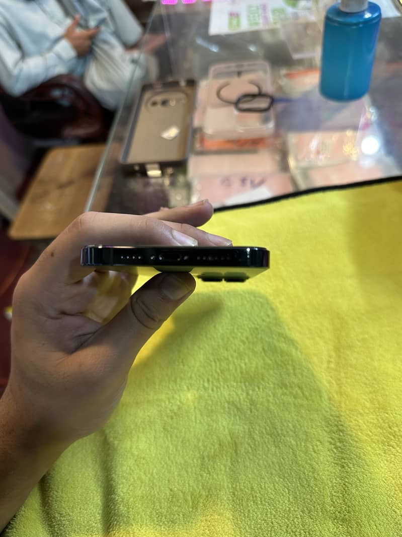 Apple iPhone 13 Pro Max 2