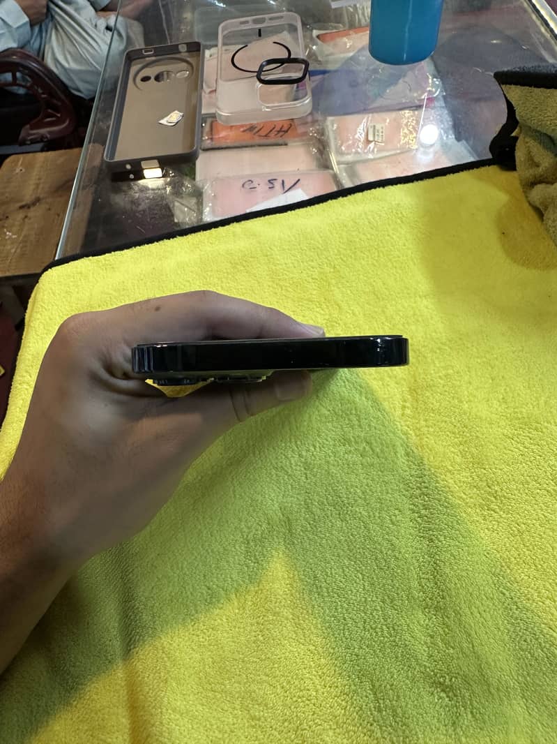 Apple iPhone 13 Pro Max 6