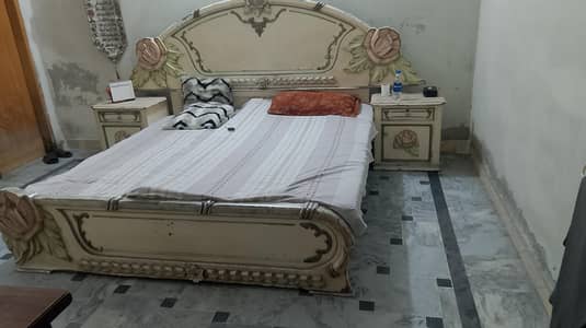 Bed & Dressing for Sale. Chinioti