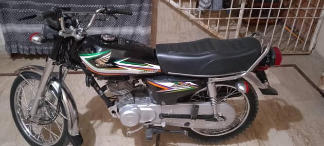 selling new condition Cg 125