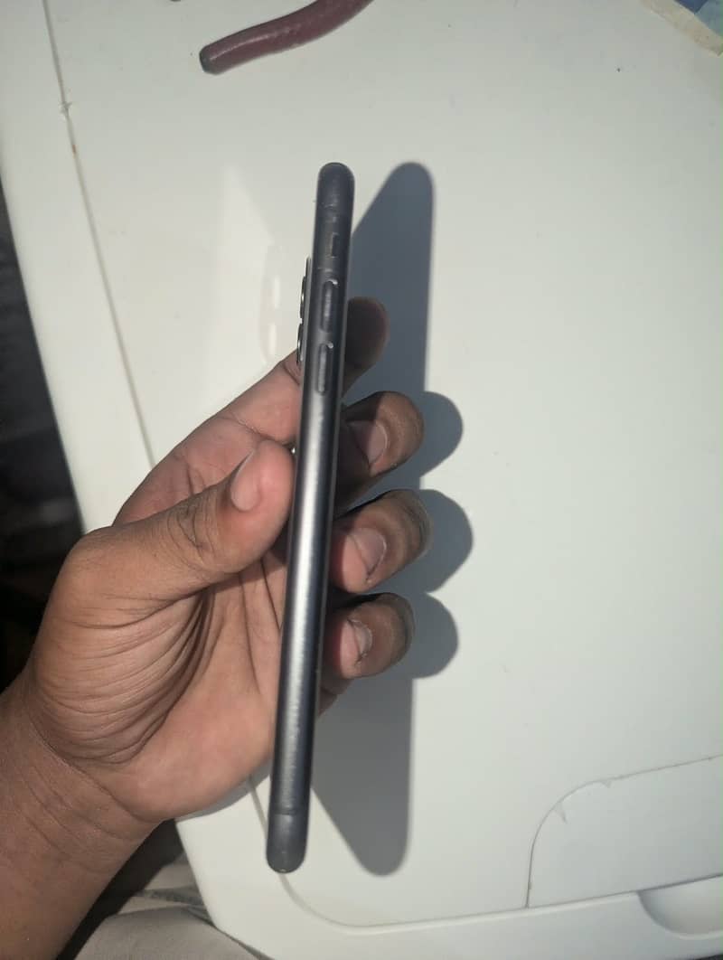 Apple iPhone 11 3