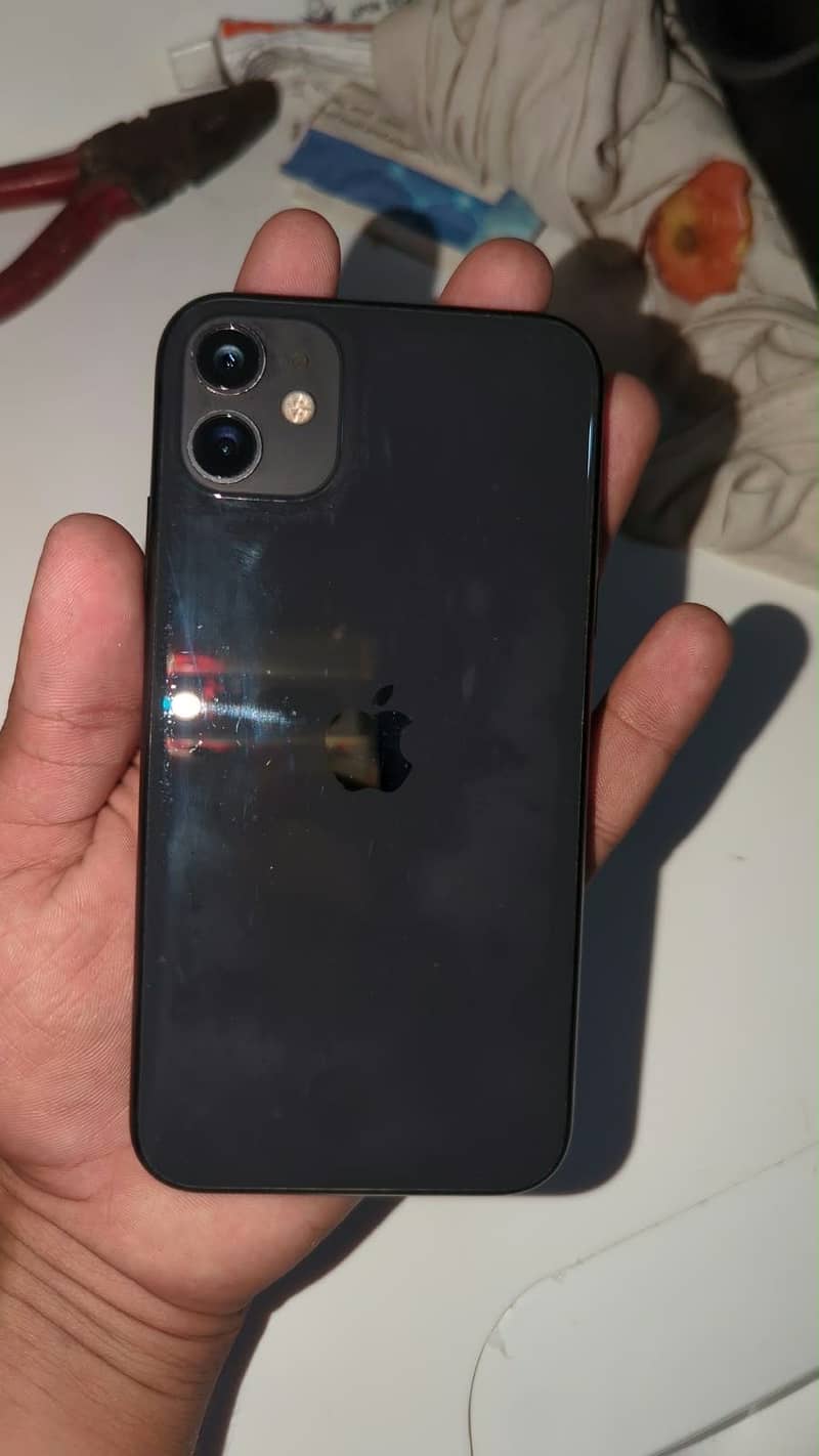 Apple iPhone 11 4