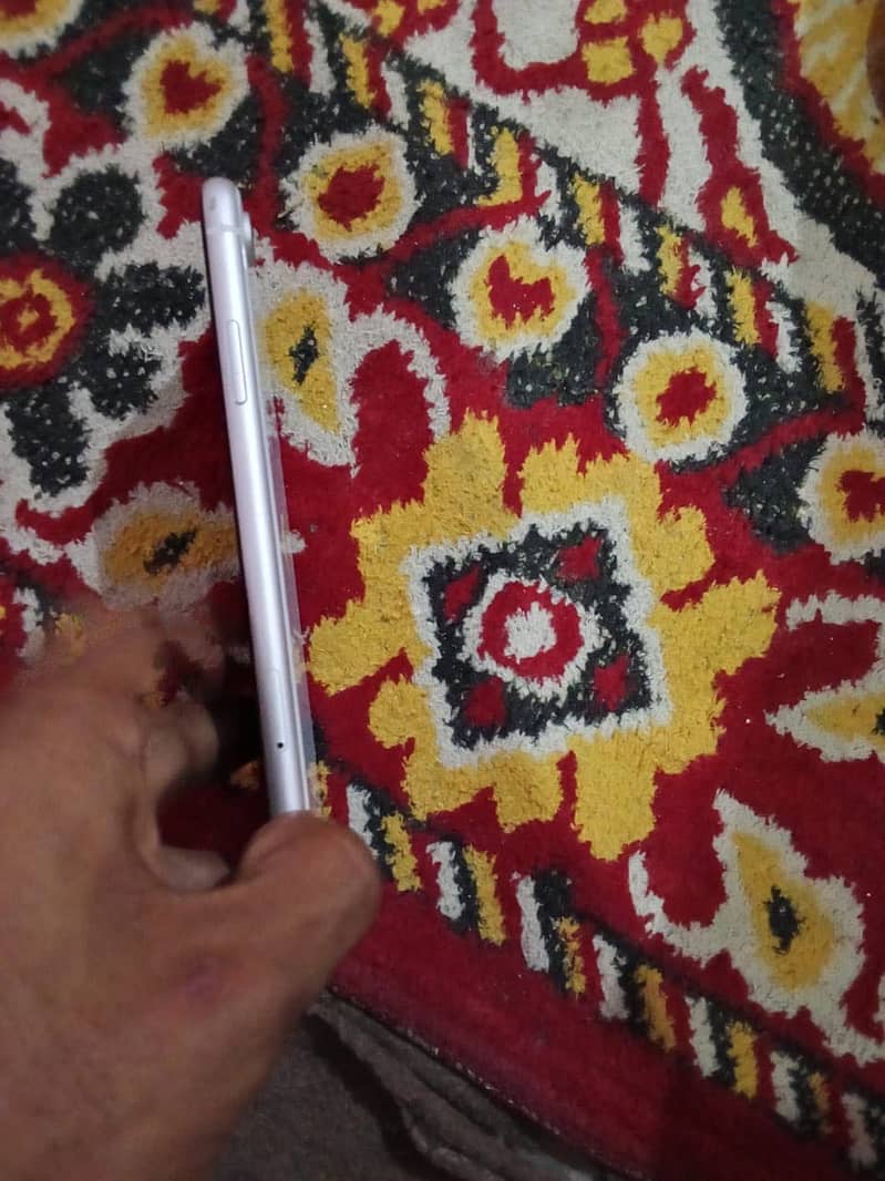 iPhone XR 6