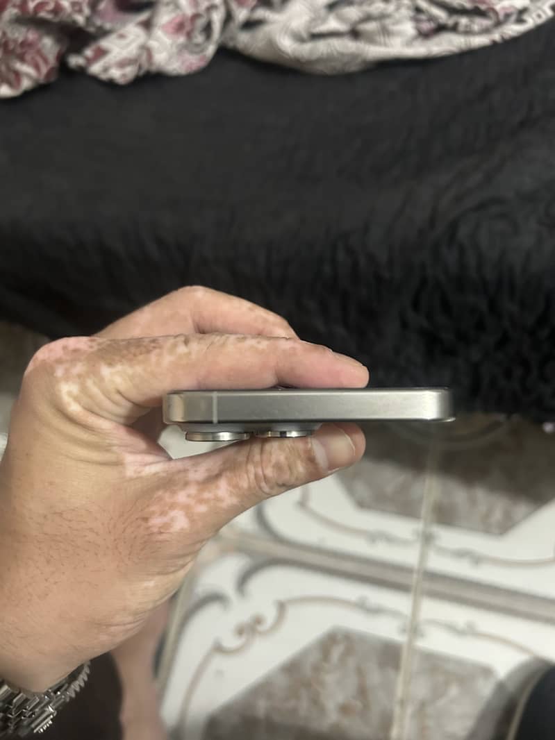 Apple iPhone 15 Pro Max 5