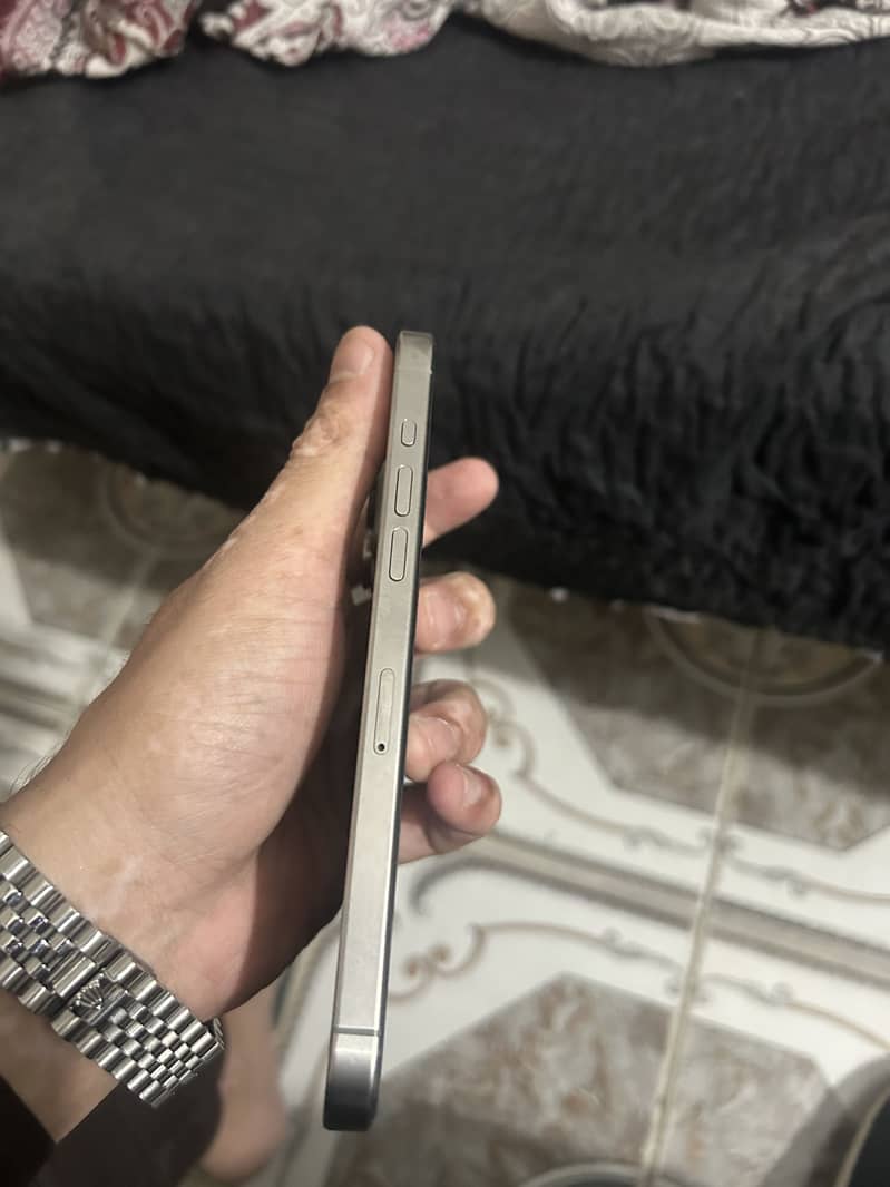 Apple iPhone 15 Pro Max 6