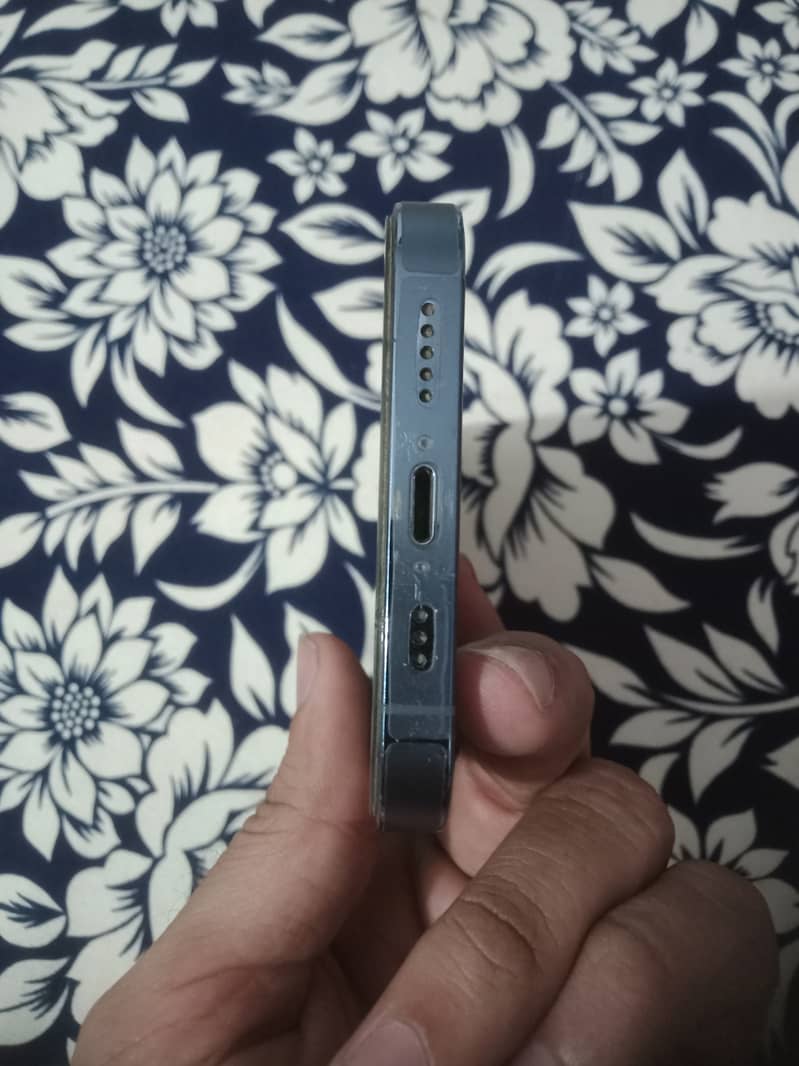Apple iPhone 13 Pro 2