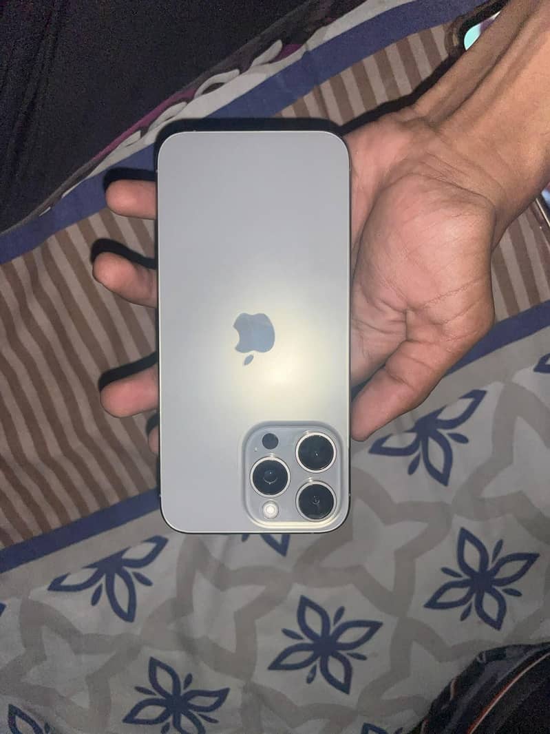 Apple iPhone 15 Pro Max 0
