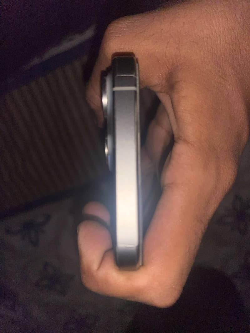 Apple iPhone 15 Pro Max 2