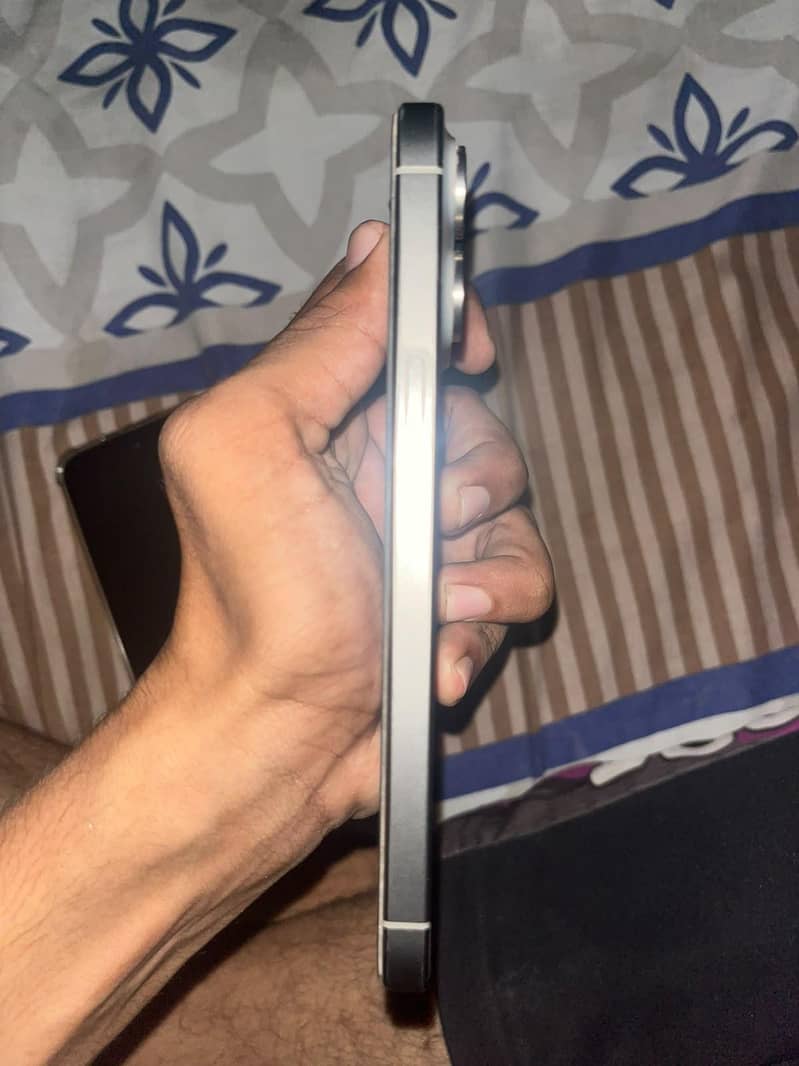 Apple iPhone 15 Pro Max 3