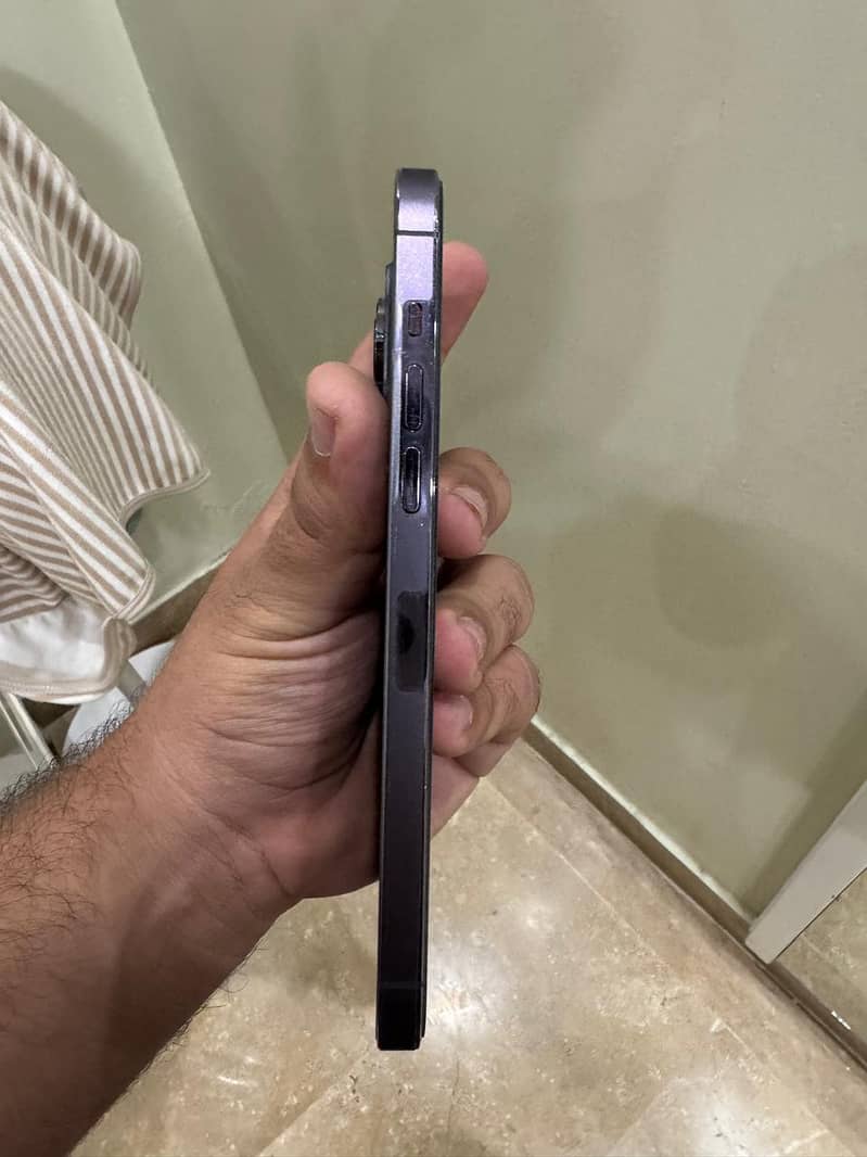 Apple iPhone 14 Pro Max 1