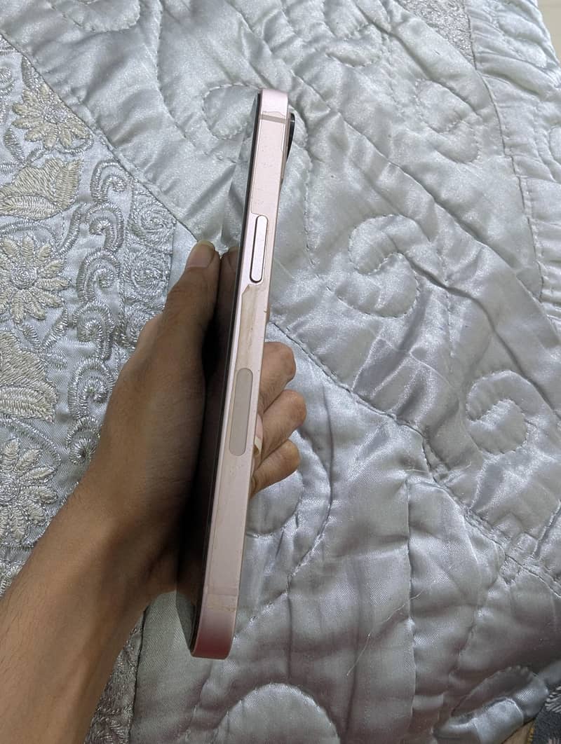 Apple iPhone 13 1