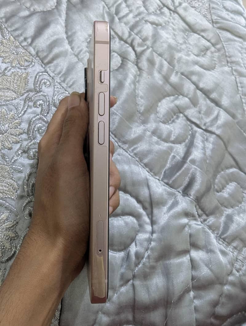 Apple iPhone 13 2