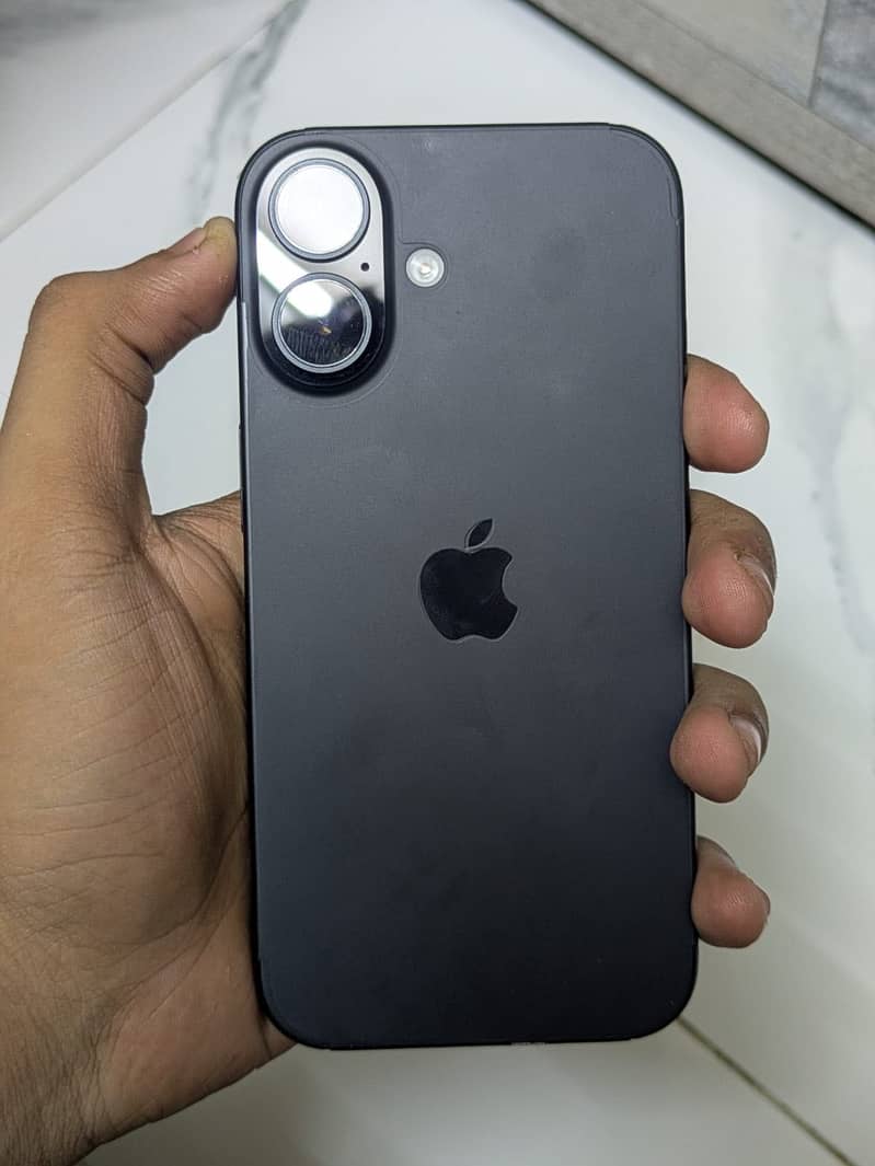 Apple iPhone 16 5
