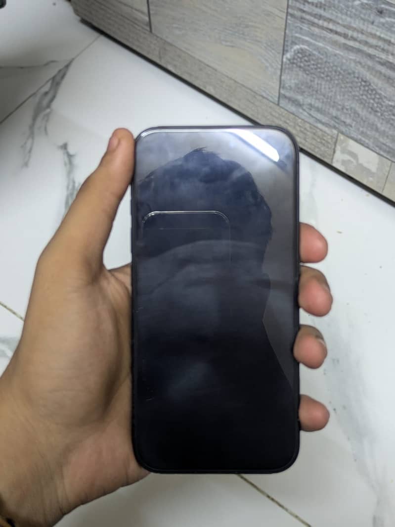 Apple iPhone 16 6