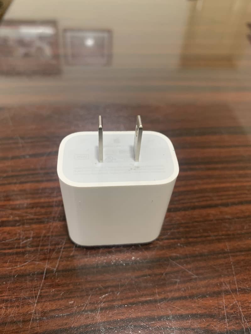 Apple adaptor 1