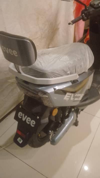30km Chali ha new bike ha showroom Sy bas laka e aye ha