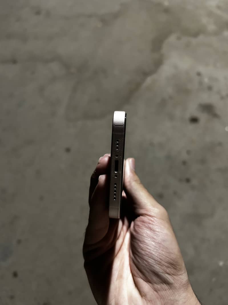 Apple iPhone 13 4