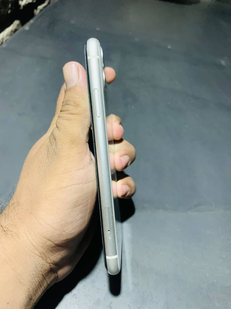 Apple iPhone 11 5