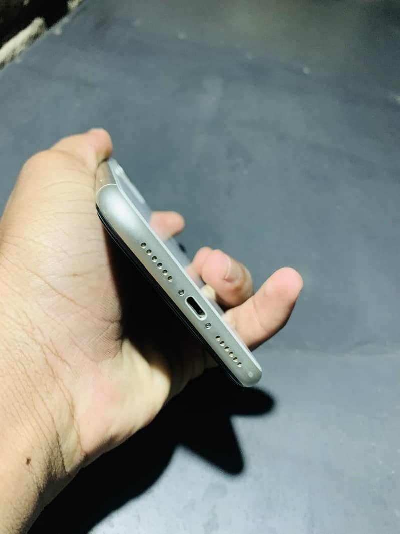 Apple iPhone 11 7