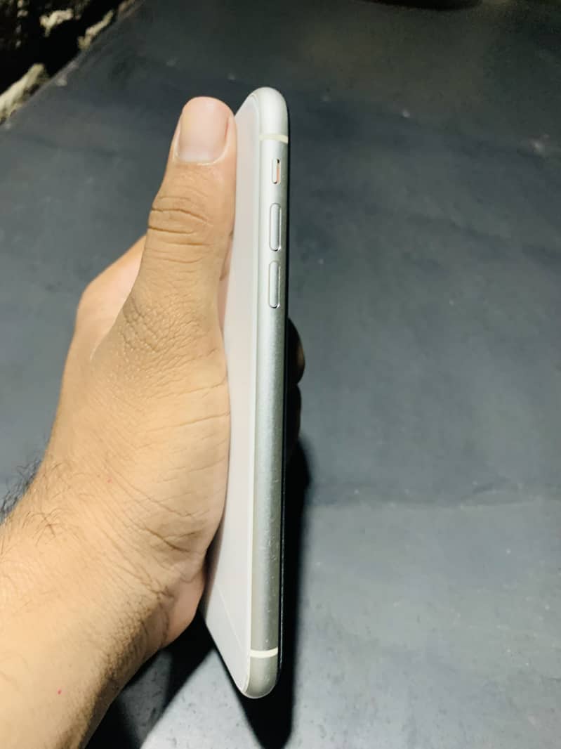 Apple iPhone 11 8