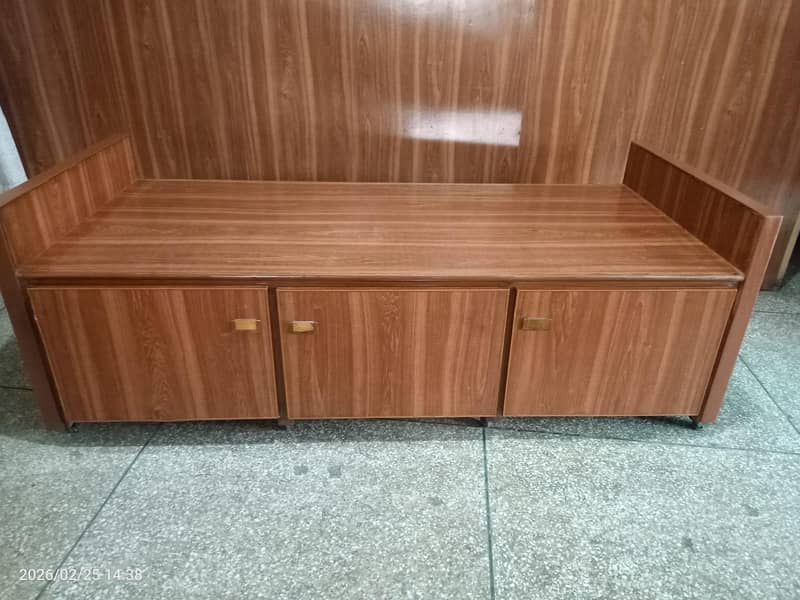 setty bed with huge storage 0