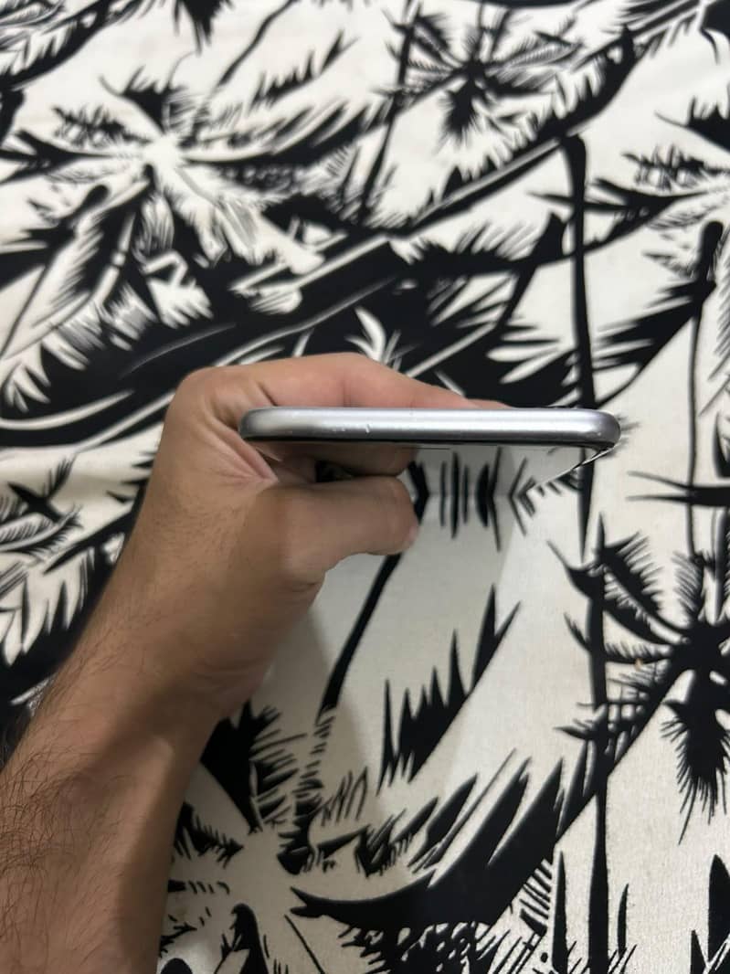 Apple iPhone 6S Plus 4