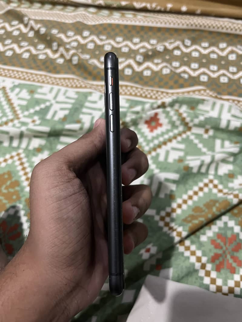 Apple iPhone 11 10
