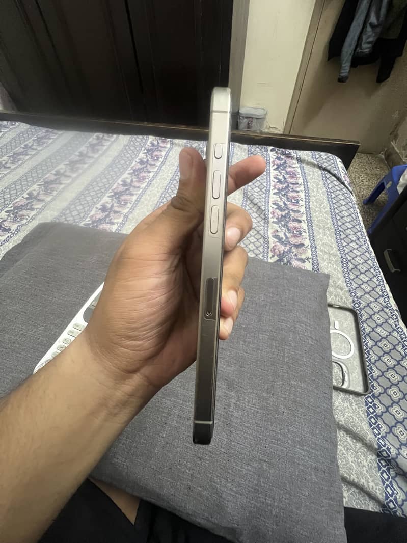 Apple iPhone 15 Pro Max 5