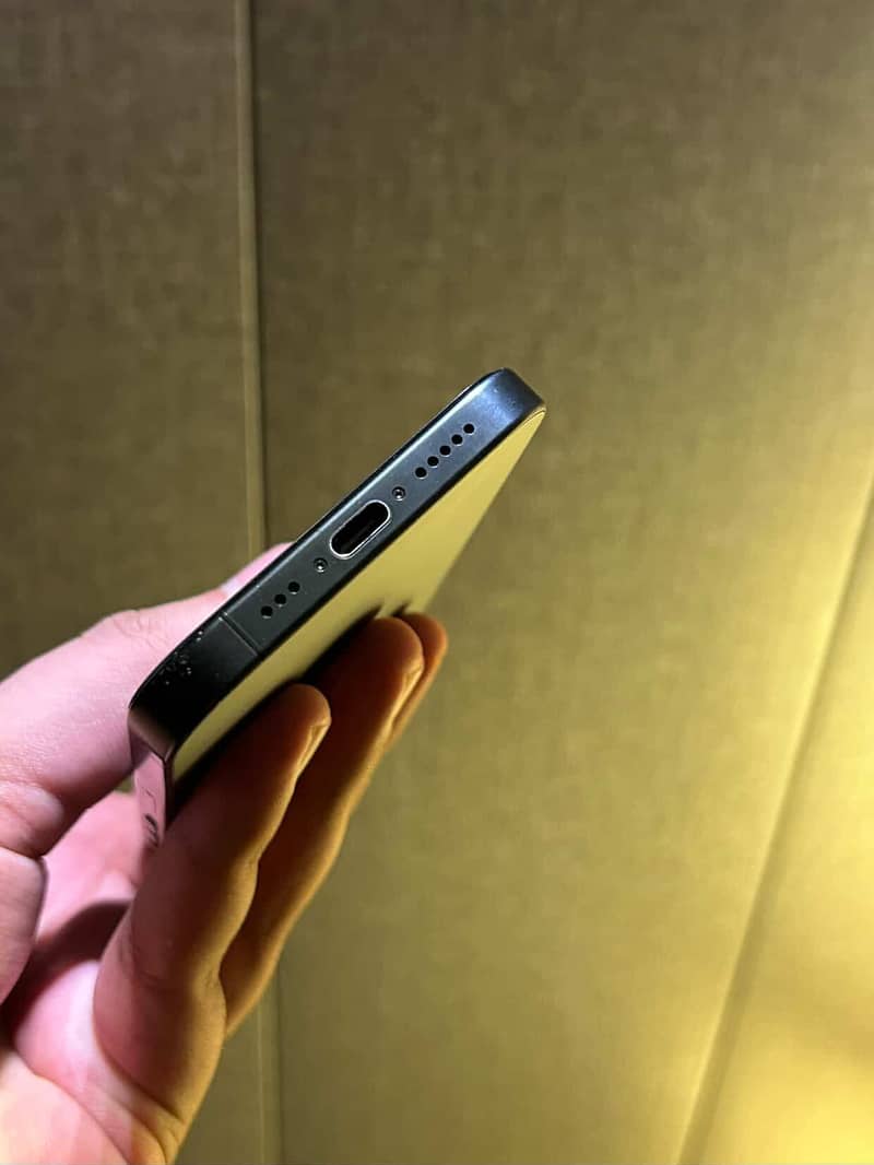 Apple iPhone 15 Pro 2