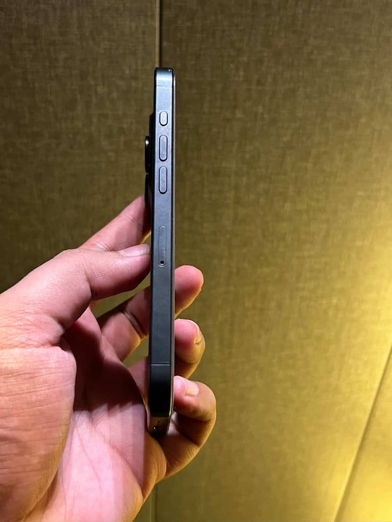 Apple iPhone 15 Pro 4