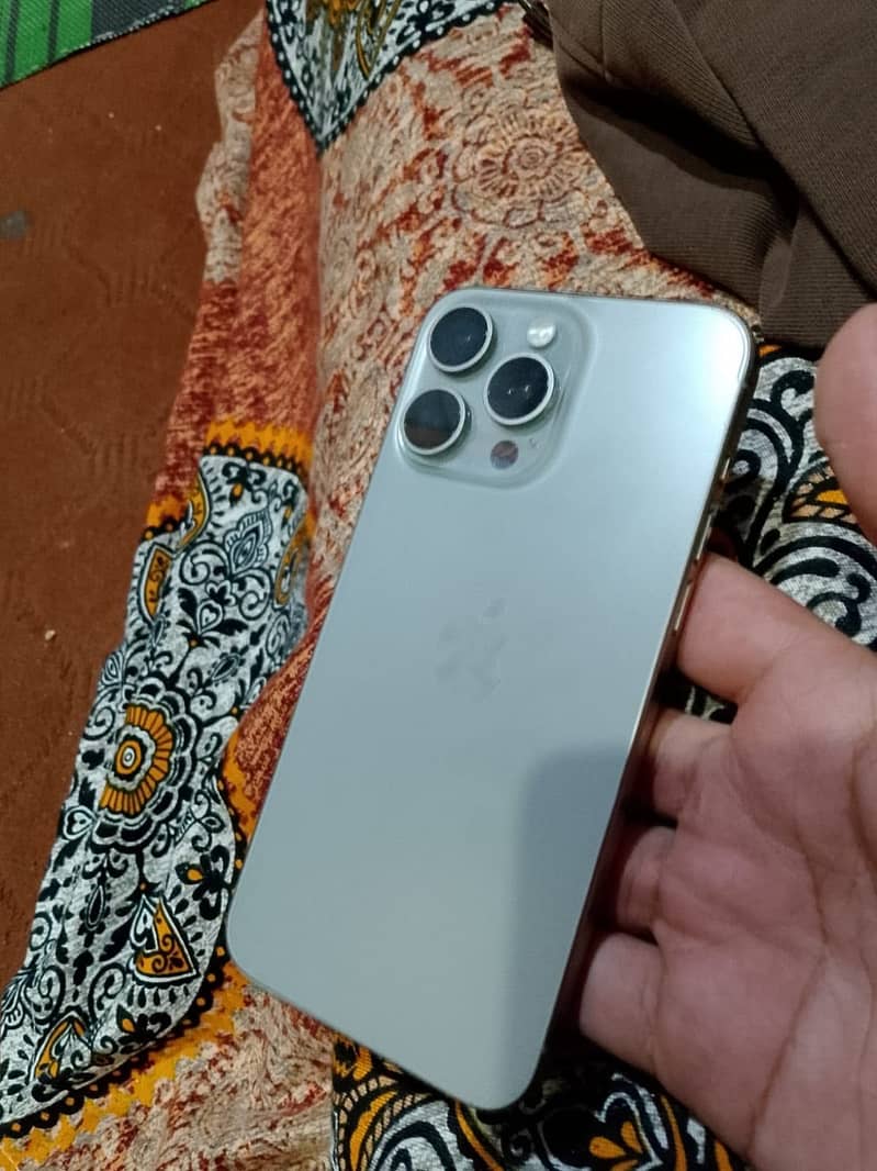 Apple iPhone 15 Pro Max 1