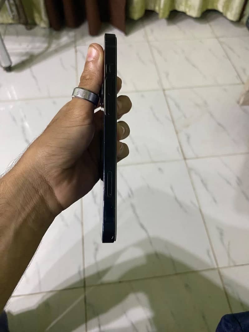 Apple iPhone 13 1