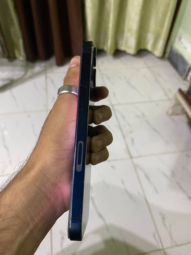 Apple iPhone 13 2