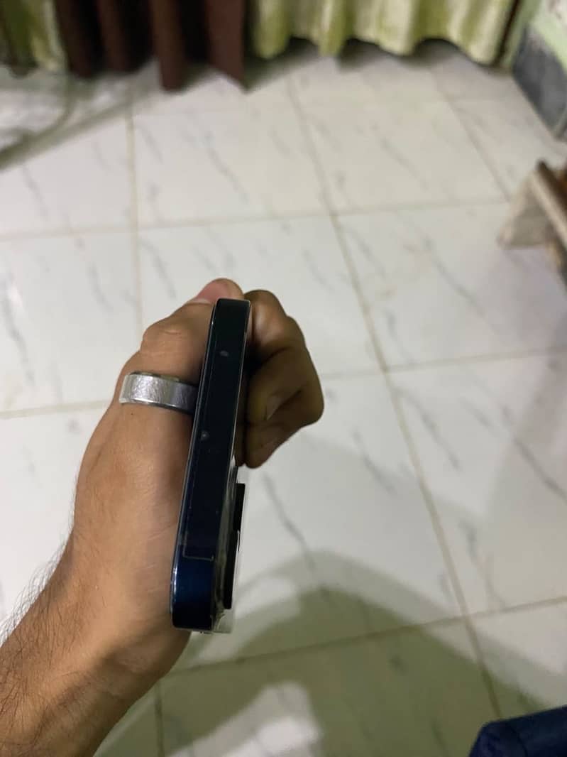 Apple iPhone 13 4