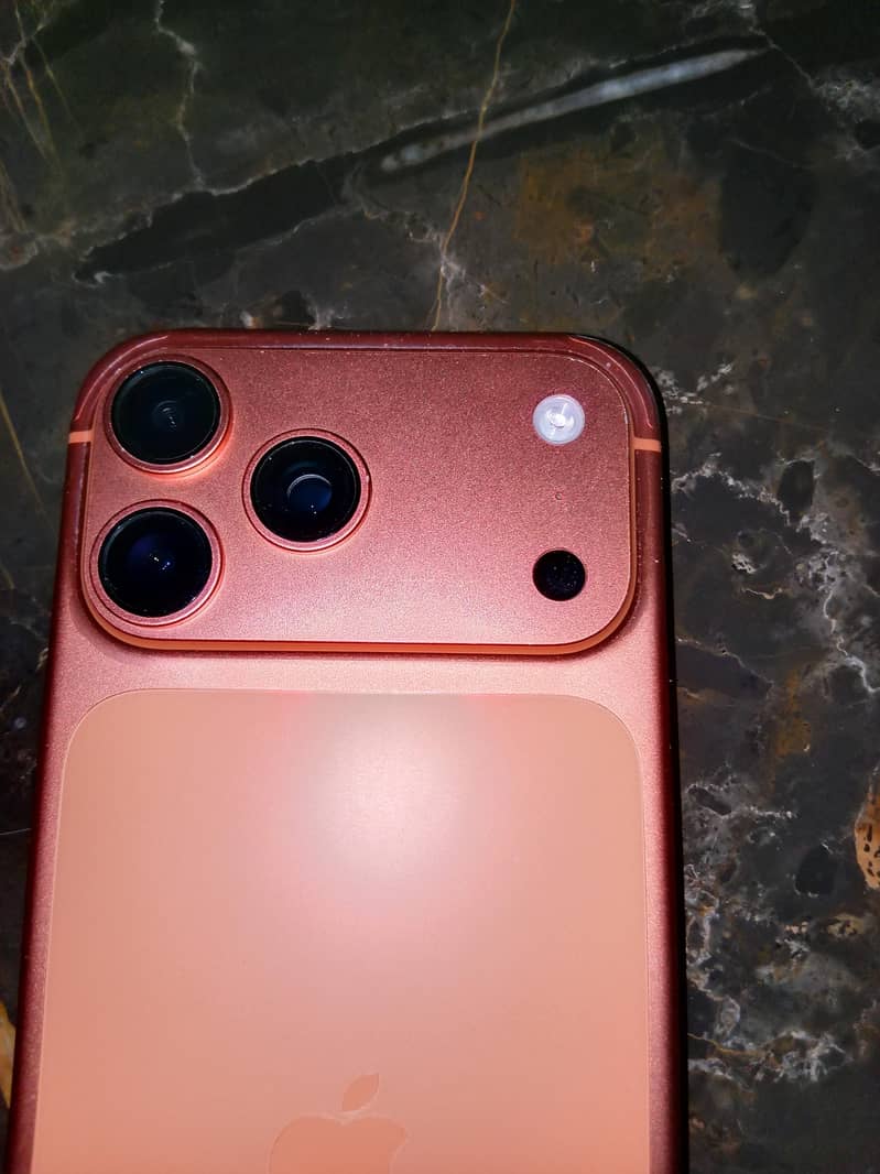 Apple iPhone 17 Pro Max 1