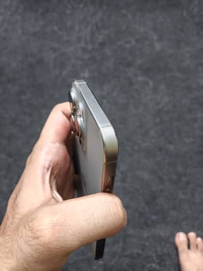 15 pro max natural titanium