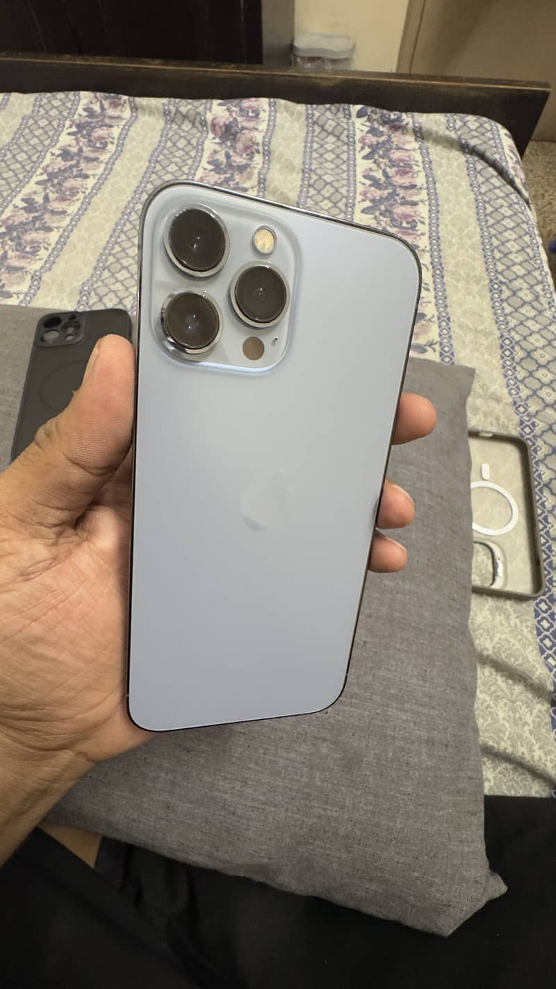 Apple iPhone 13 Pro Max 1