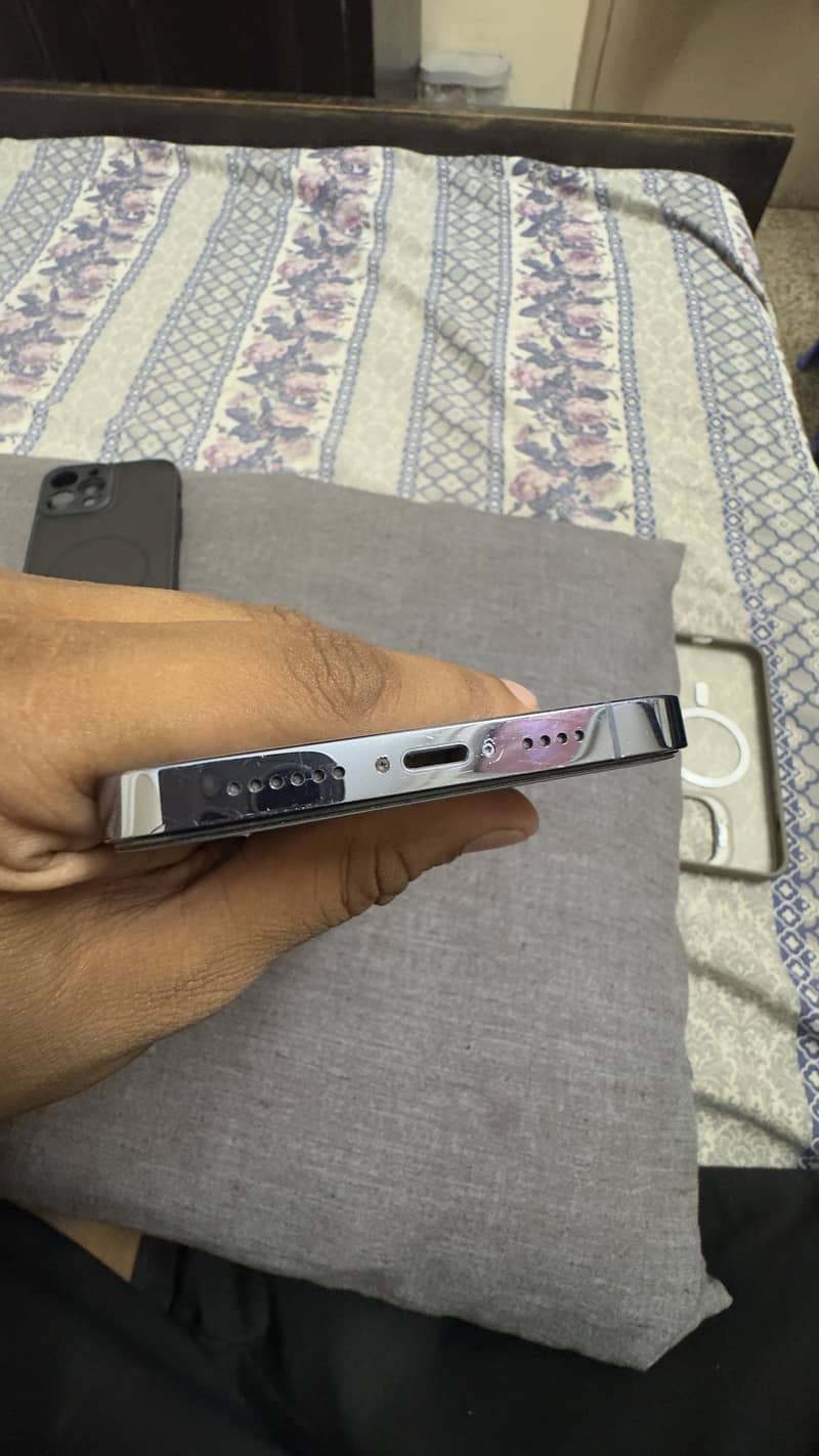Apple iPhone 13 Pro Max 4