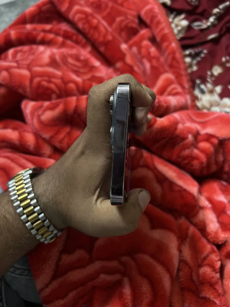 Apple iPhone 14 Pro Max 4