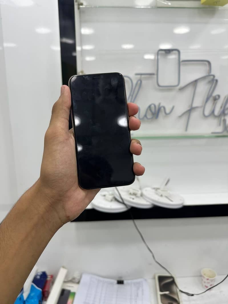 Apple iPhone 11 Pro 1