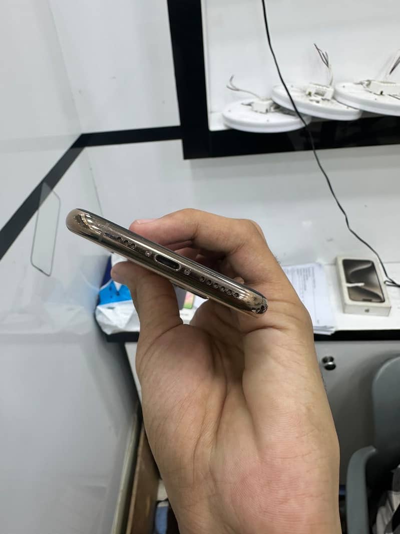 Apple iPhone 11 Pro 2